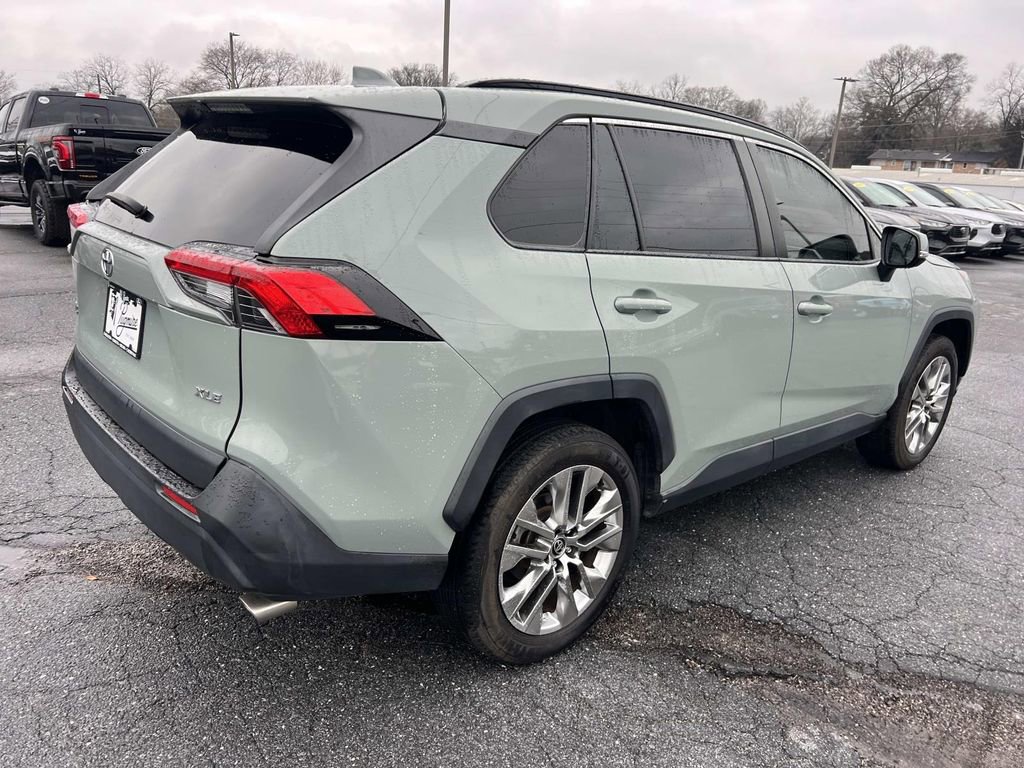Used 2020 Toyota RAV4 XLE Premium image 7