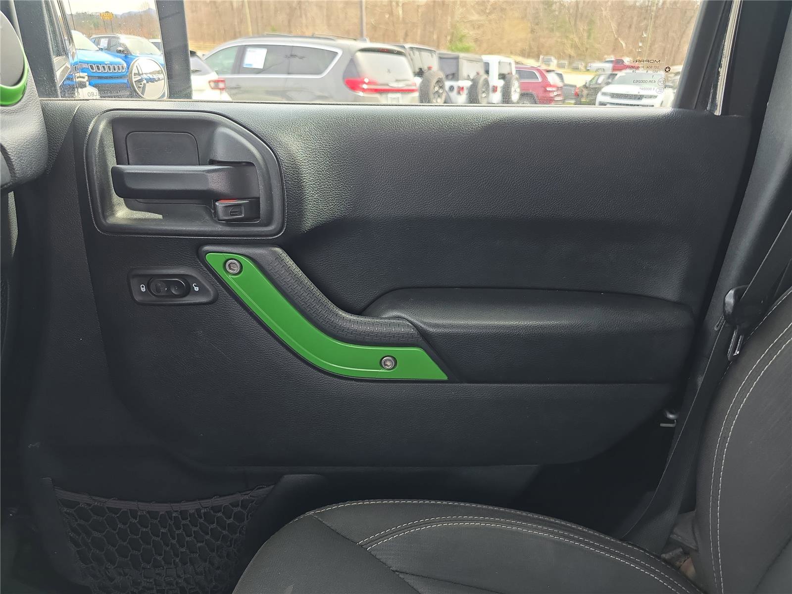 Used 2018 Jeep Wrangler Unlimited Sahara w/ Connectivity Group image 22