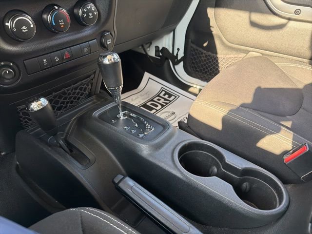 Used 2015 Jeep Wrangler Unlimited Sahara w/ Connectivity Group image 21