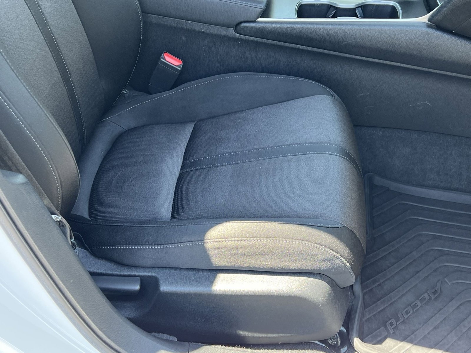 Used 2020 Honda Accord EX image 31