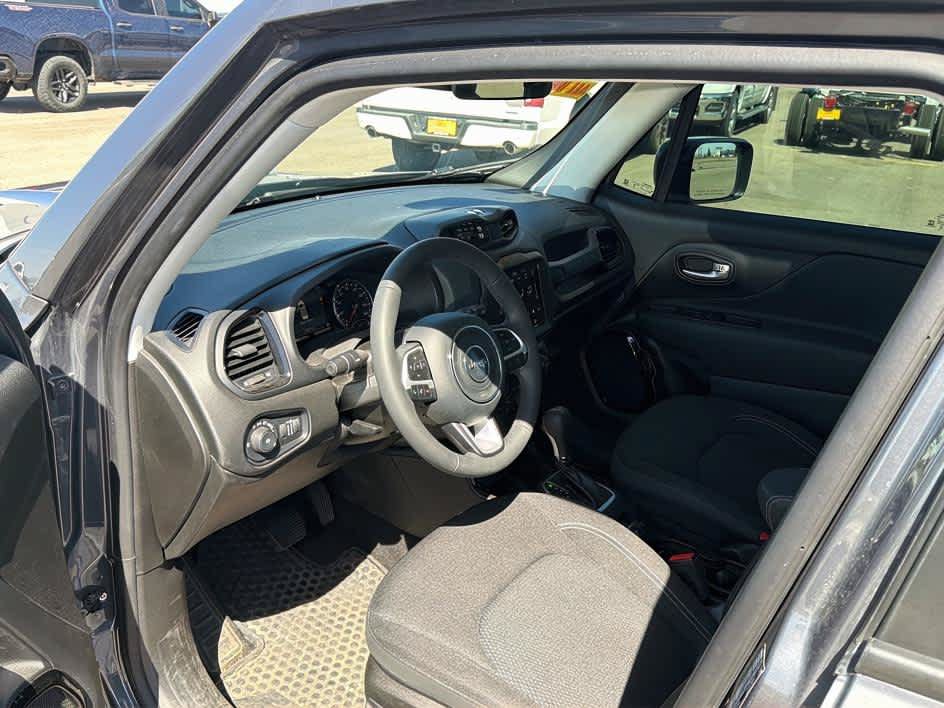 Used 2021 Jeep Renegade Latitude w/ Convenience Group AWD/4WD image 12