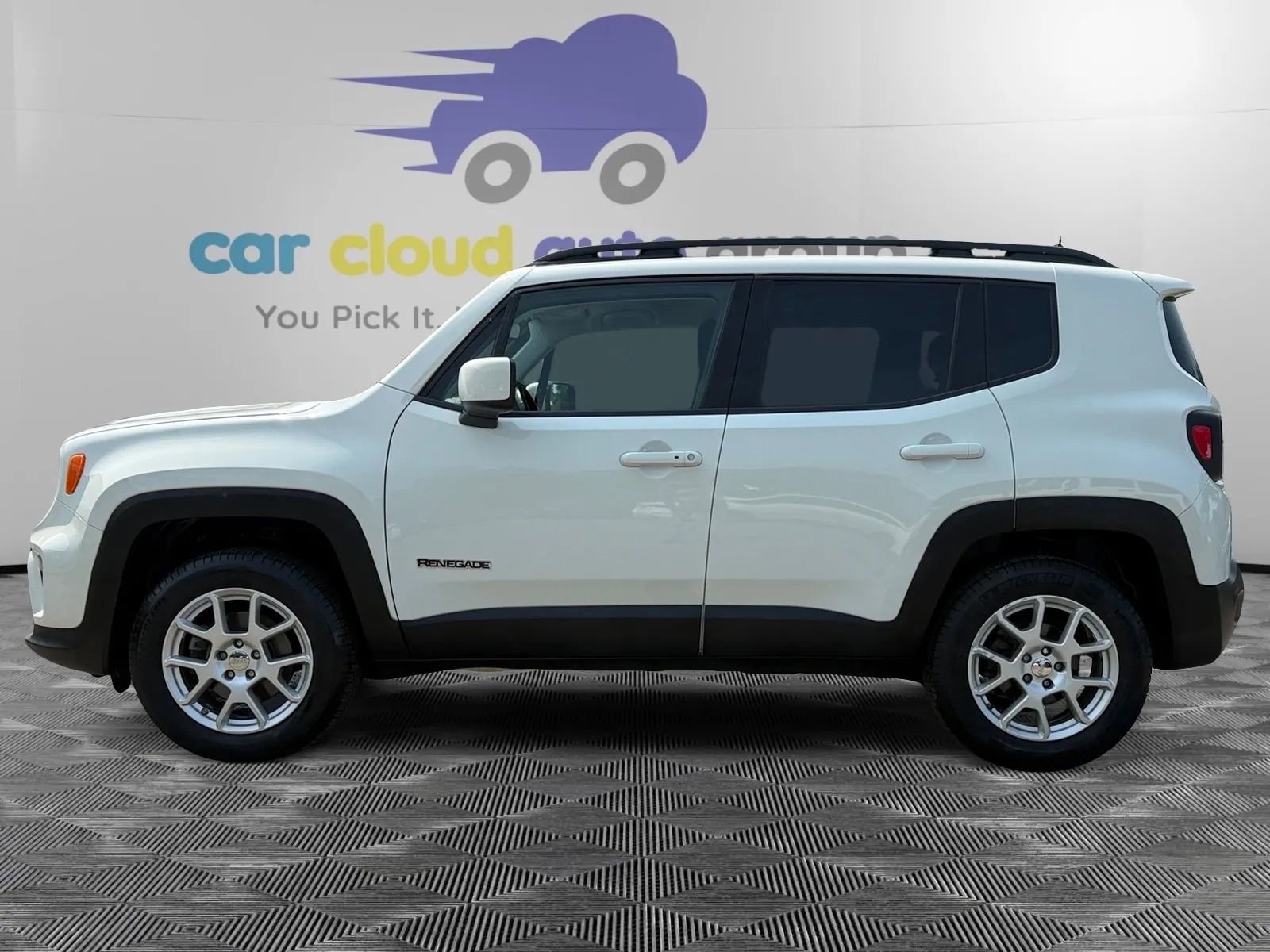 Used 2019 Jeep Renegade Latitude w/ Cold Weather Group image 2