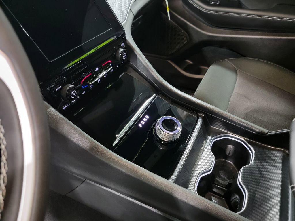 Used 2025 Jeep Grand Cherokee Laredo w/ Trailer Tow Package image 14