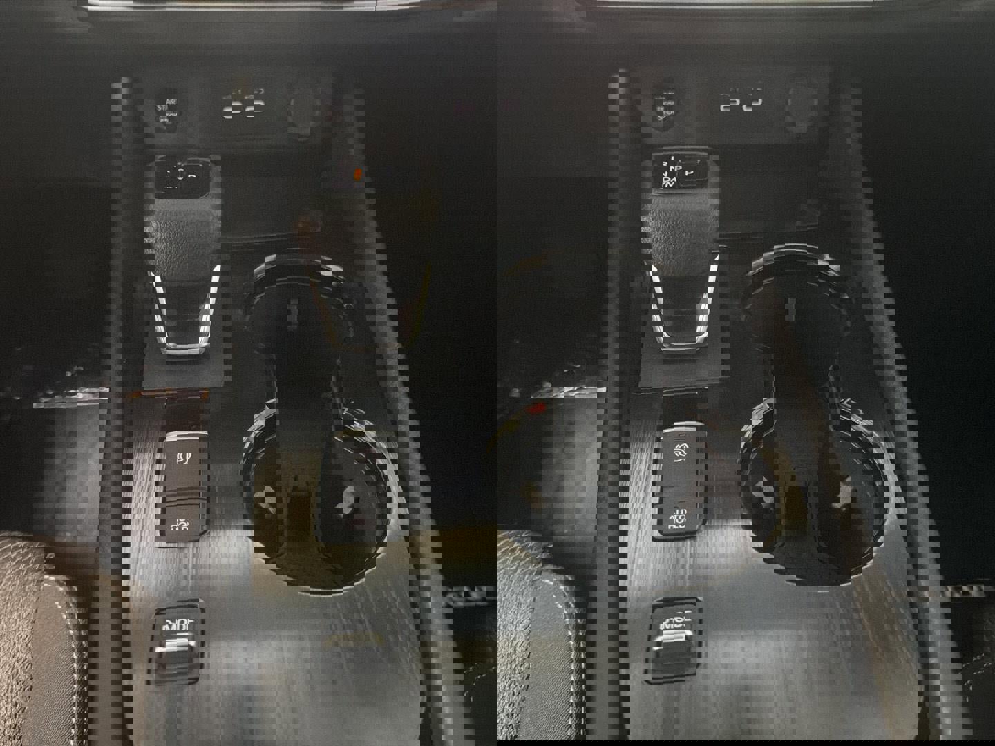 Used 2024 Nissan Rogue SV image 26