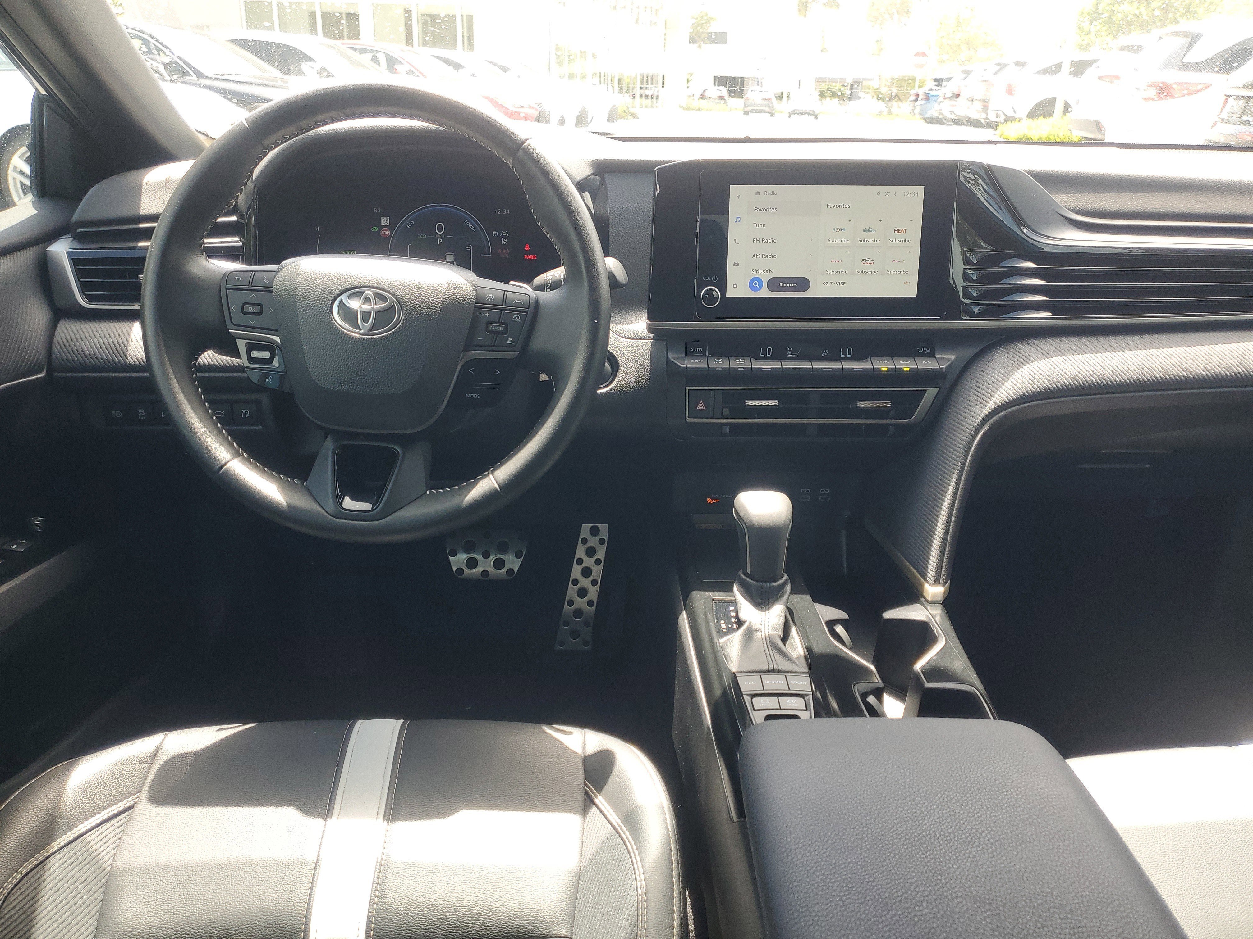 Used 2025 Toyota Camry SE image 9