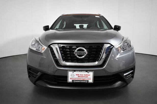 Used 2018 Nissan Kicks SV FWD image 2