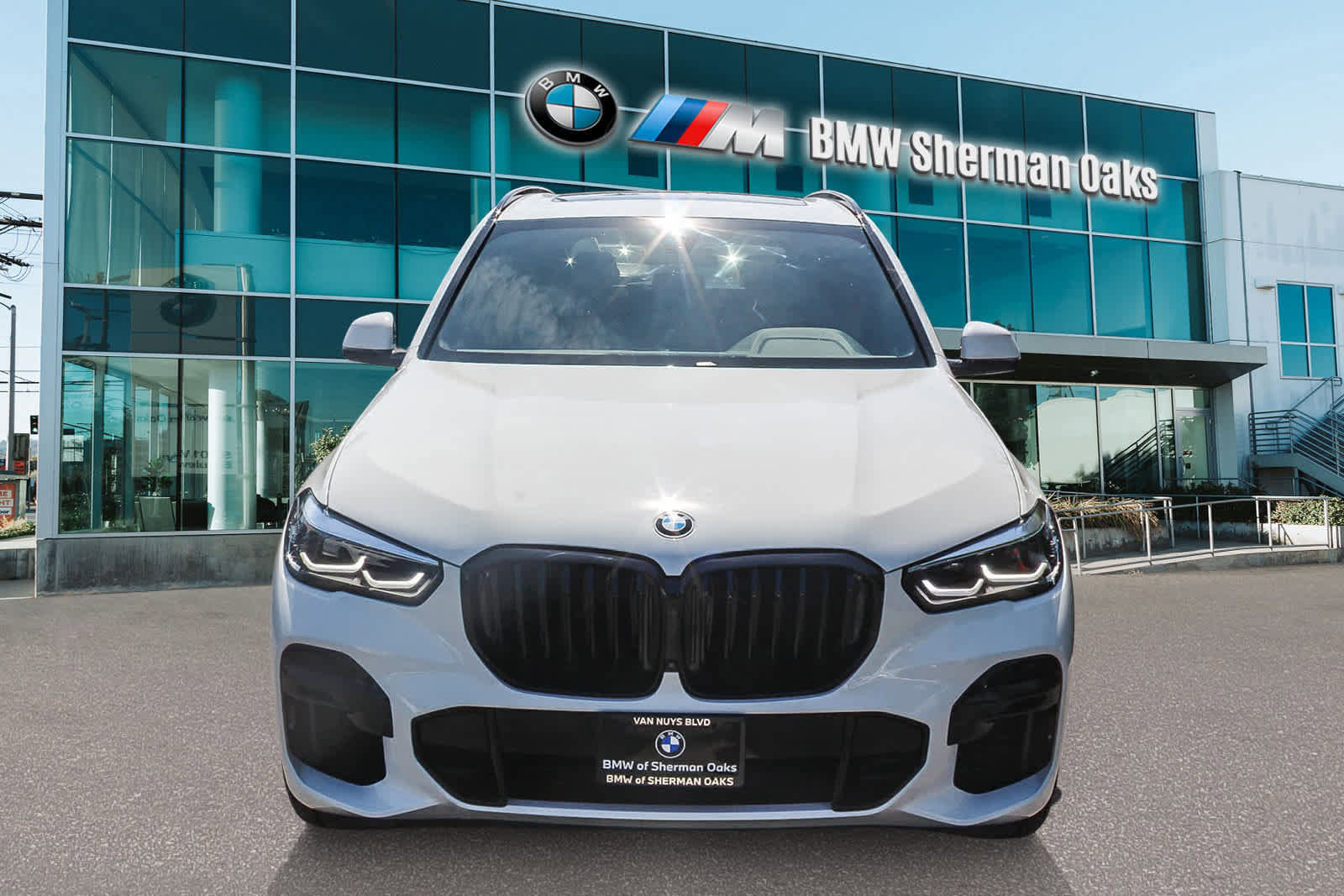 Used 2023 BMW X5 xDrive40i w/ M Sport Package image 2