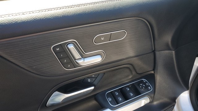 Used 2023 Mercedes-Benz GLB 250 4MATIC image 5