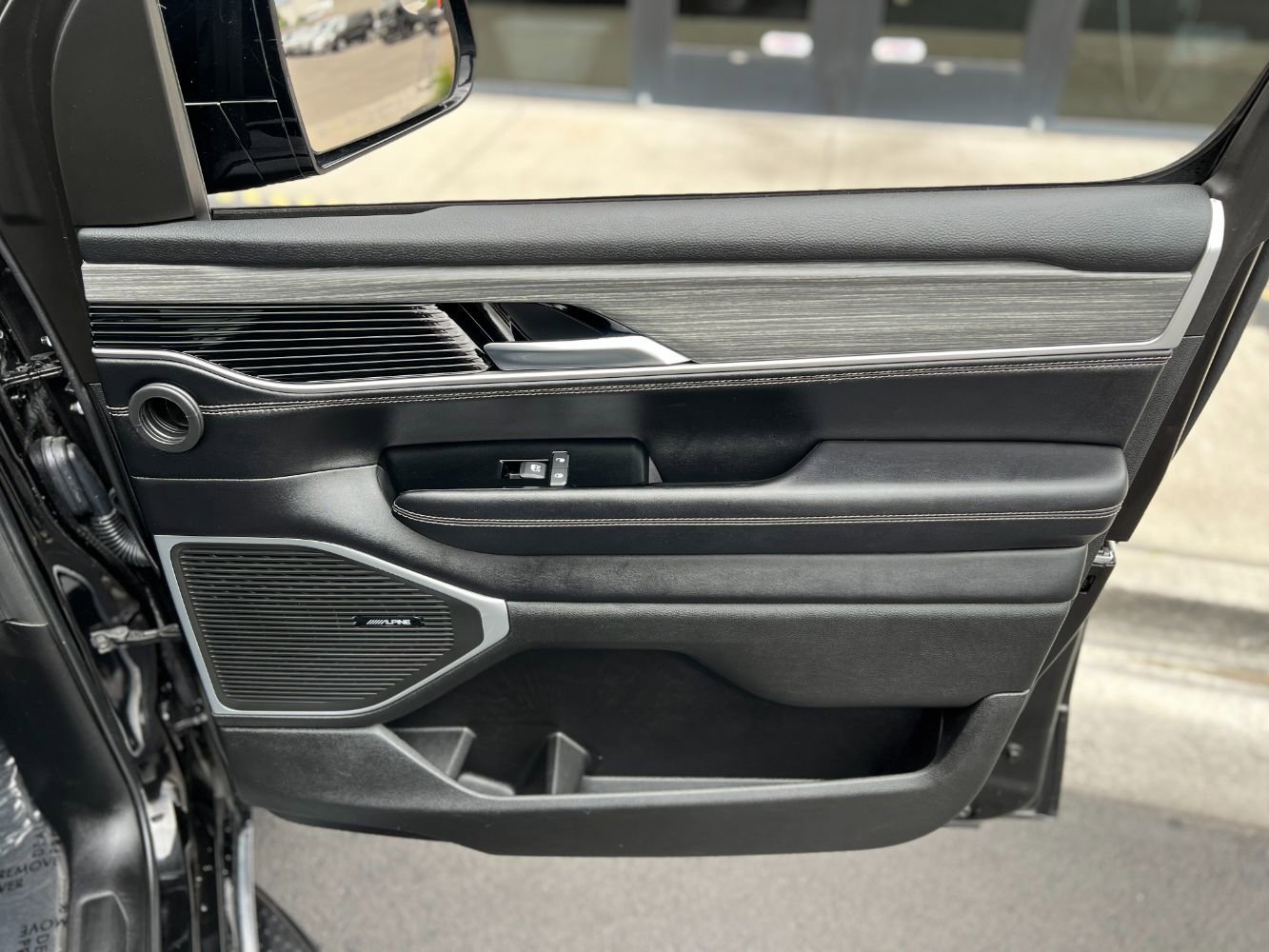 Used 2023 Jeep Wagoneer L Series II image 26