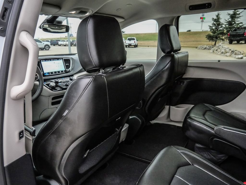 Used 2024 Chrysler Pacifica Touring-L image 23