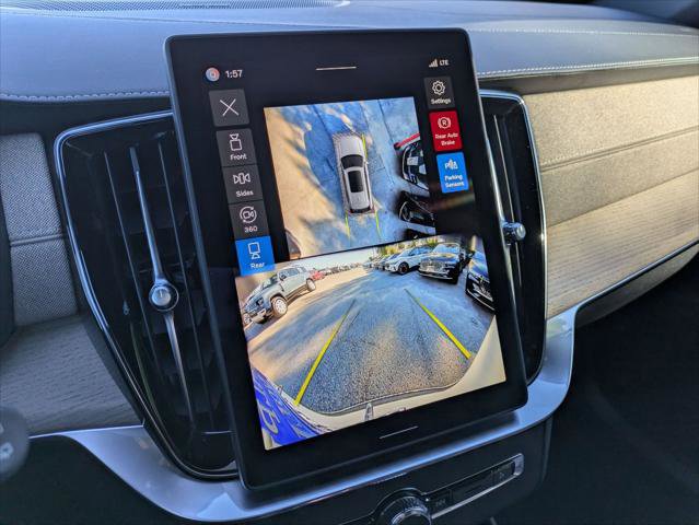 New 2026 Volvo XC90 B6 Plus w/ Protection Package Premier image 9