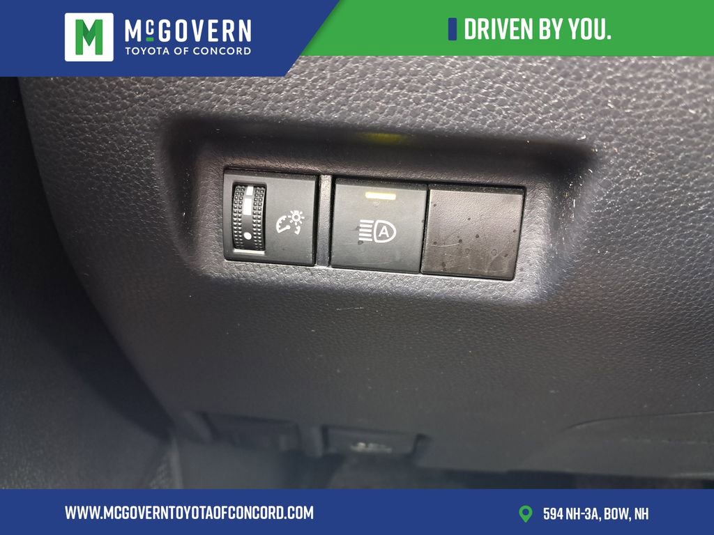 Used 2024 Toyota RAV4 XLE AWD/4WD image 31