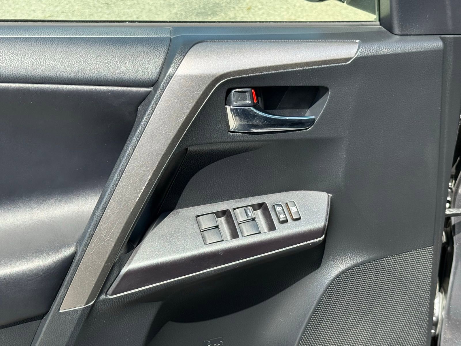 Used 2018 Toyota RAV4 XLE w/ Plus Extra Value Package image 20