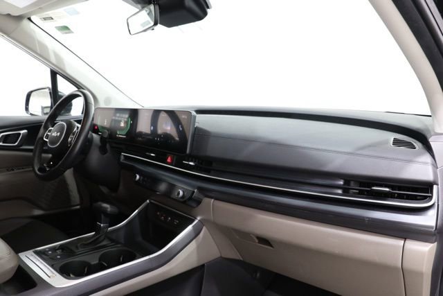 Used 2025 Kia Carnival image 16
