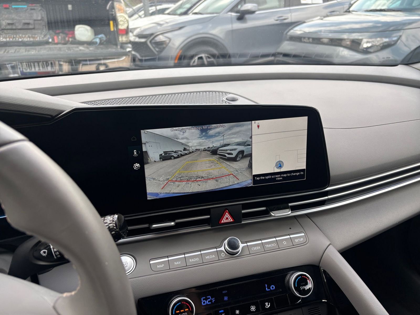 Used 2025 Hyundai Elantra SEL image 23