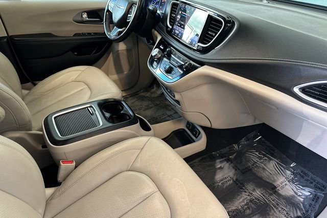 Used 2021 Chrysler Pacifica Touring-L FWD image 22