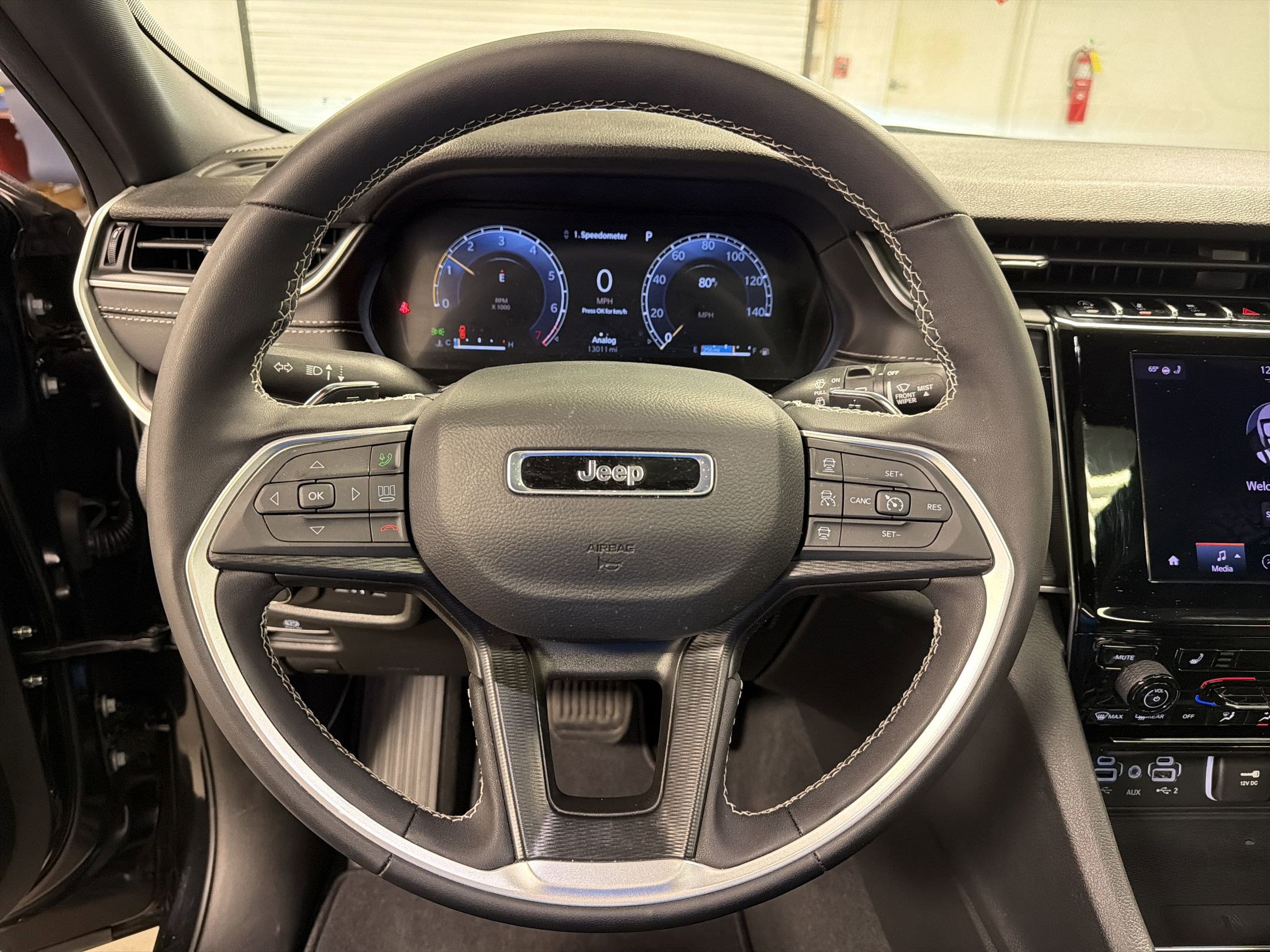 Used 2025 Jeep Grand Cherokee L Altitude image 17