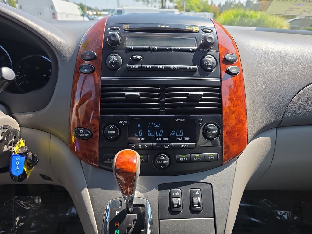 Used 2006 Toyota Sienna XLE Limited FWD image 23