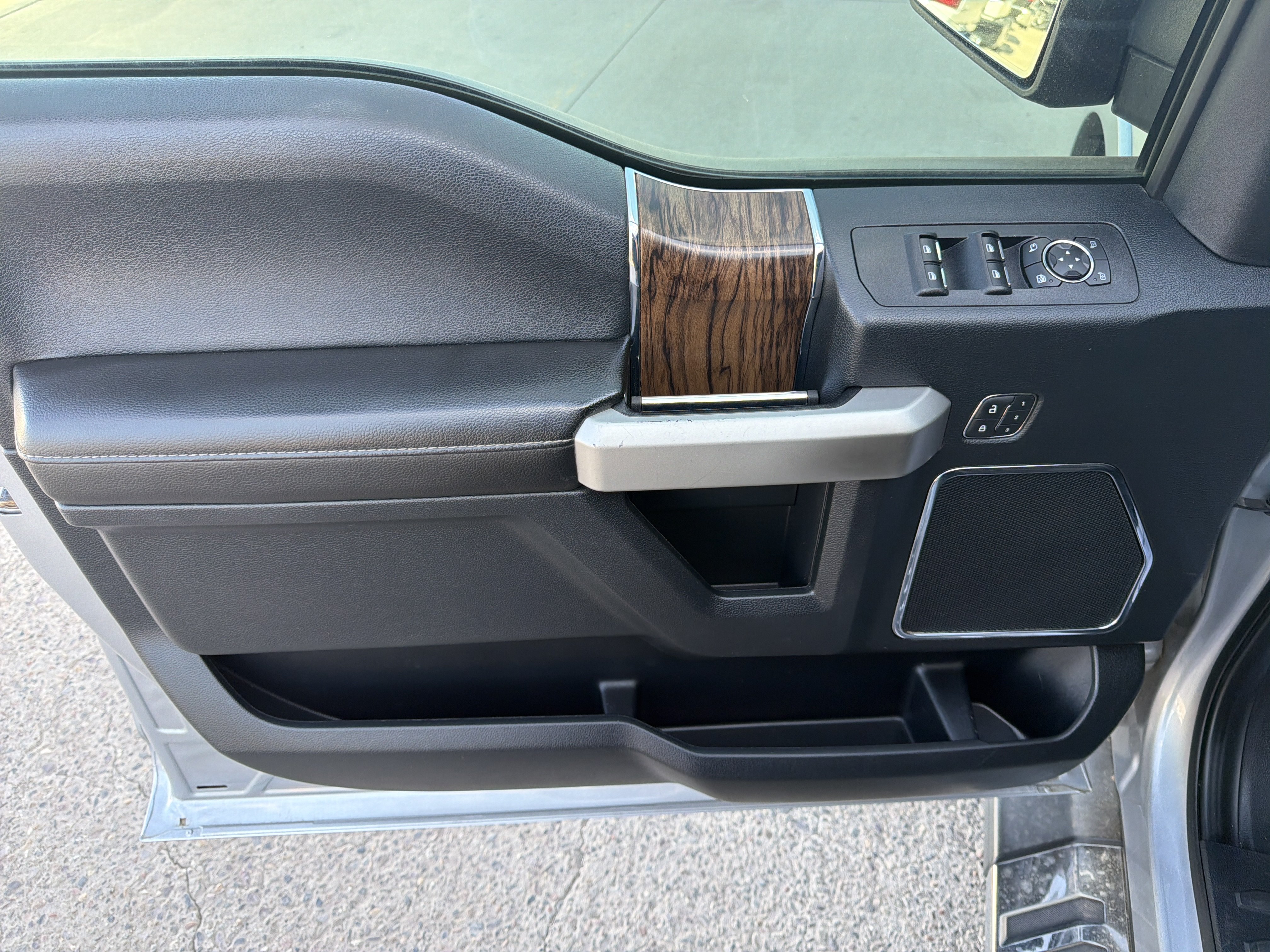 Used 2020 Ford F150 Lariat RWD image 13