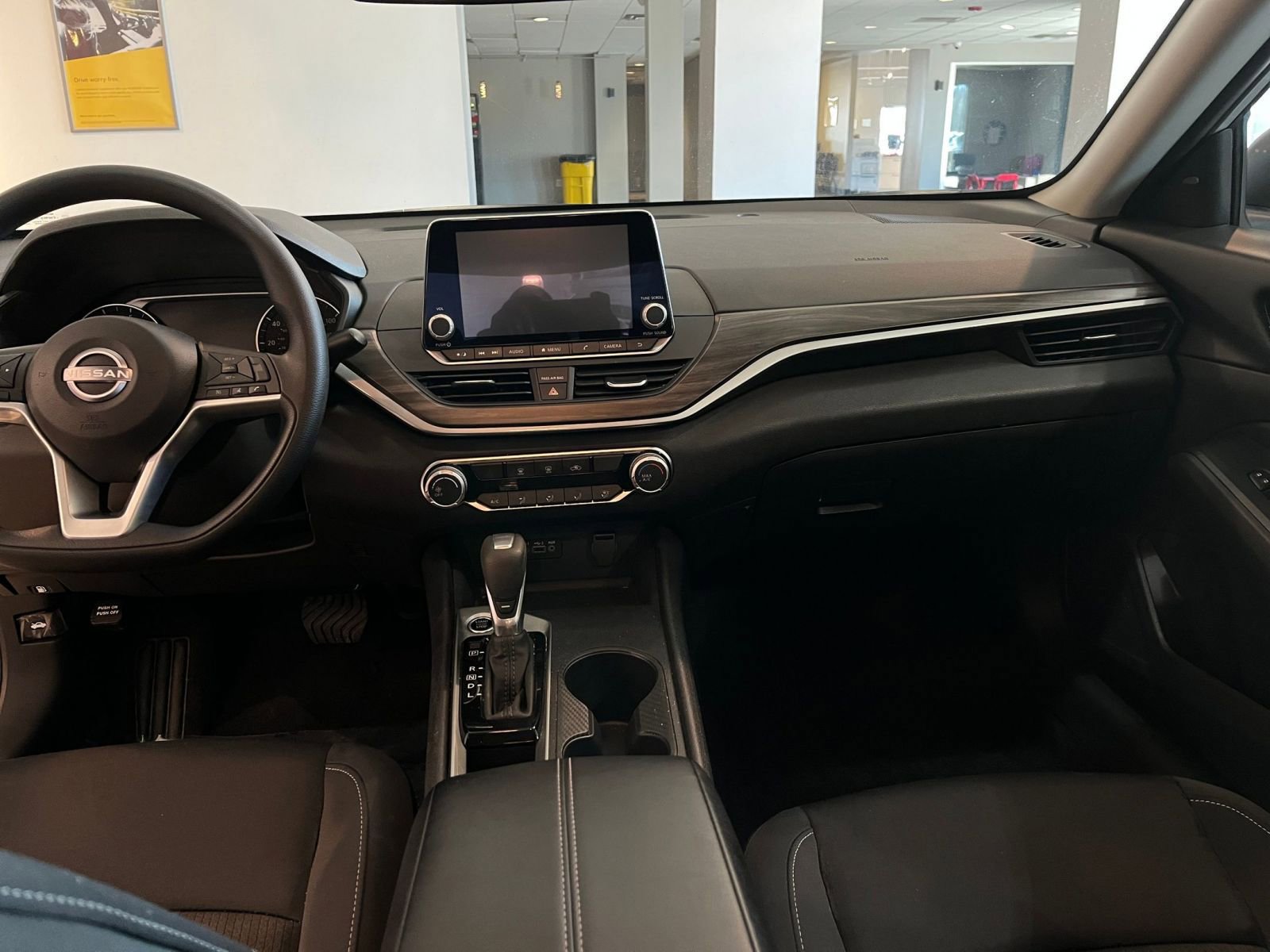 Used 2025 Nissan Altima 2.5 SV image 34