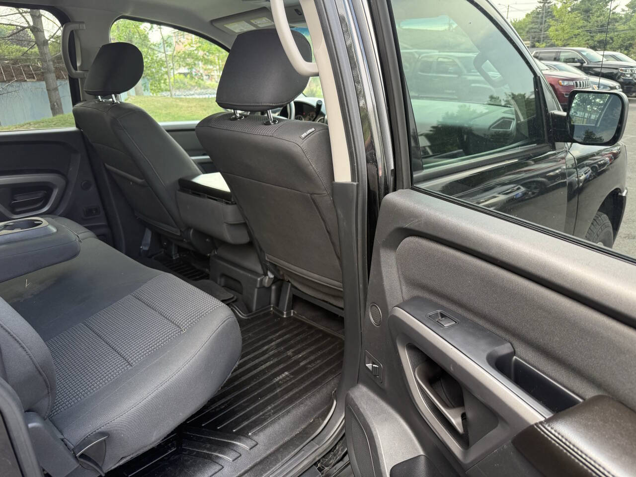 Used 2015 Nissan Titan SV AWD/4WD image 11