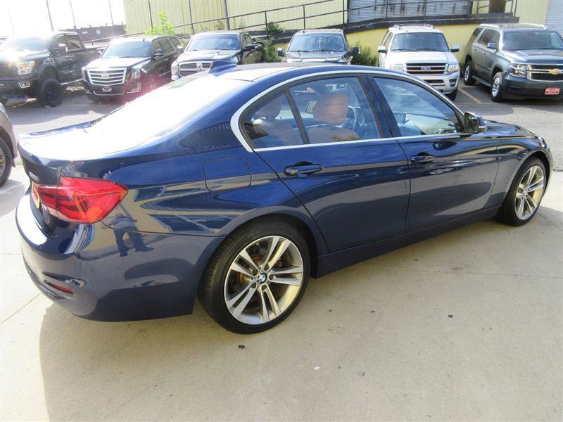 Used 2018 BMW 330i xDrive Sedan w/ Convenience Package image 10