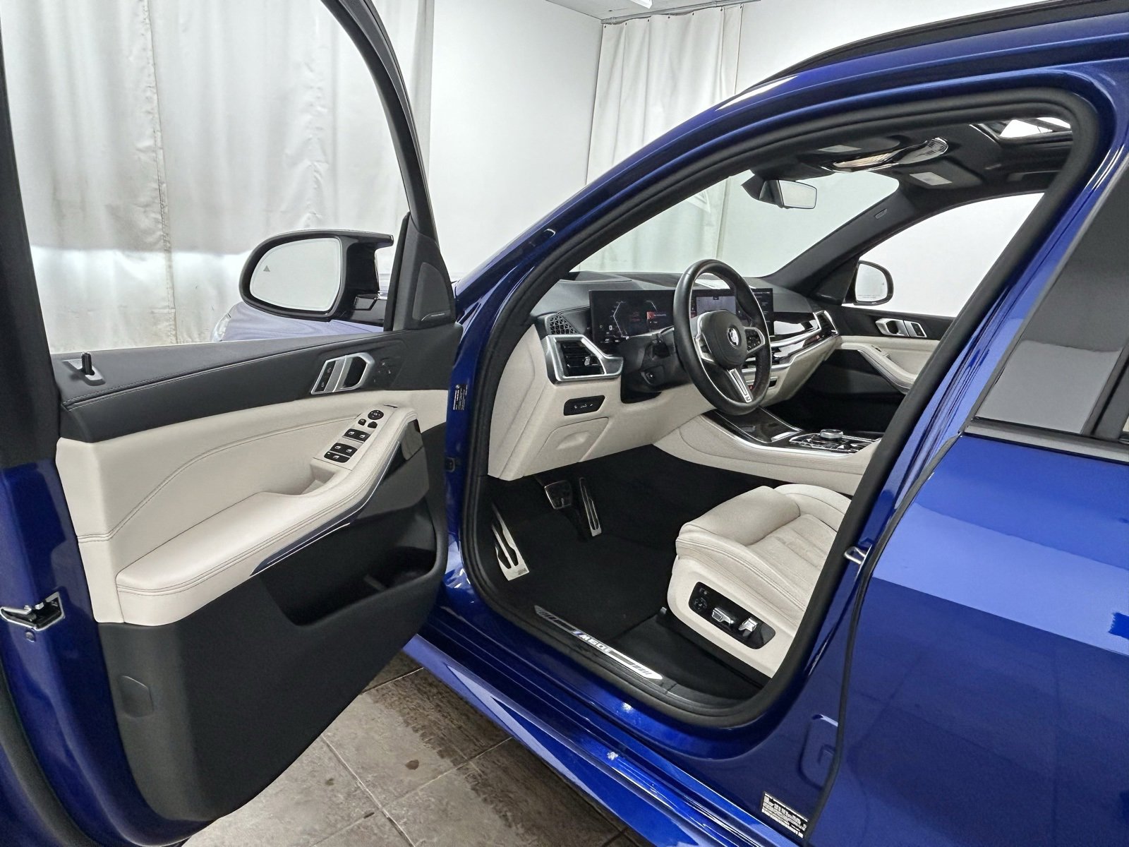 Used 2025 BMW X5 M60i image 24