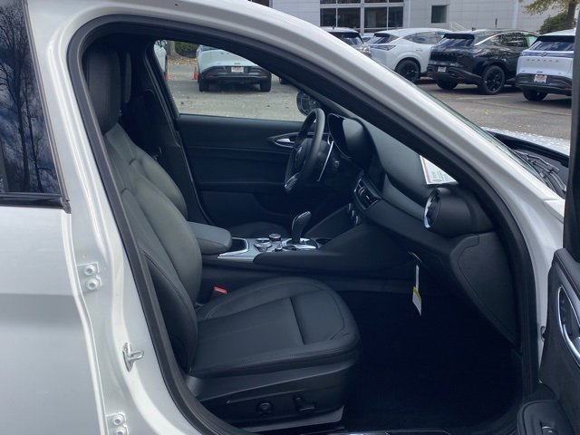 New 2025 Alfa Romeo Giulia AWD image 38