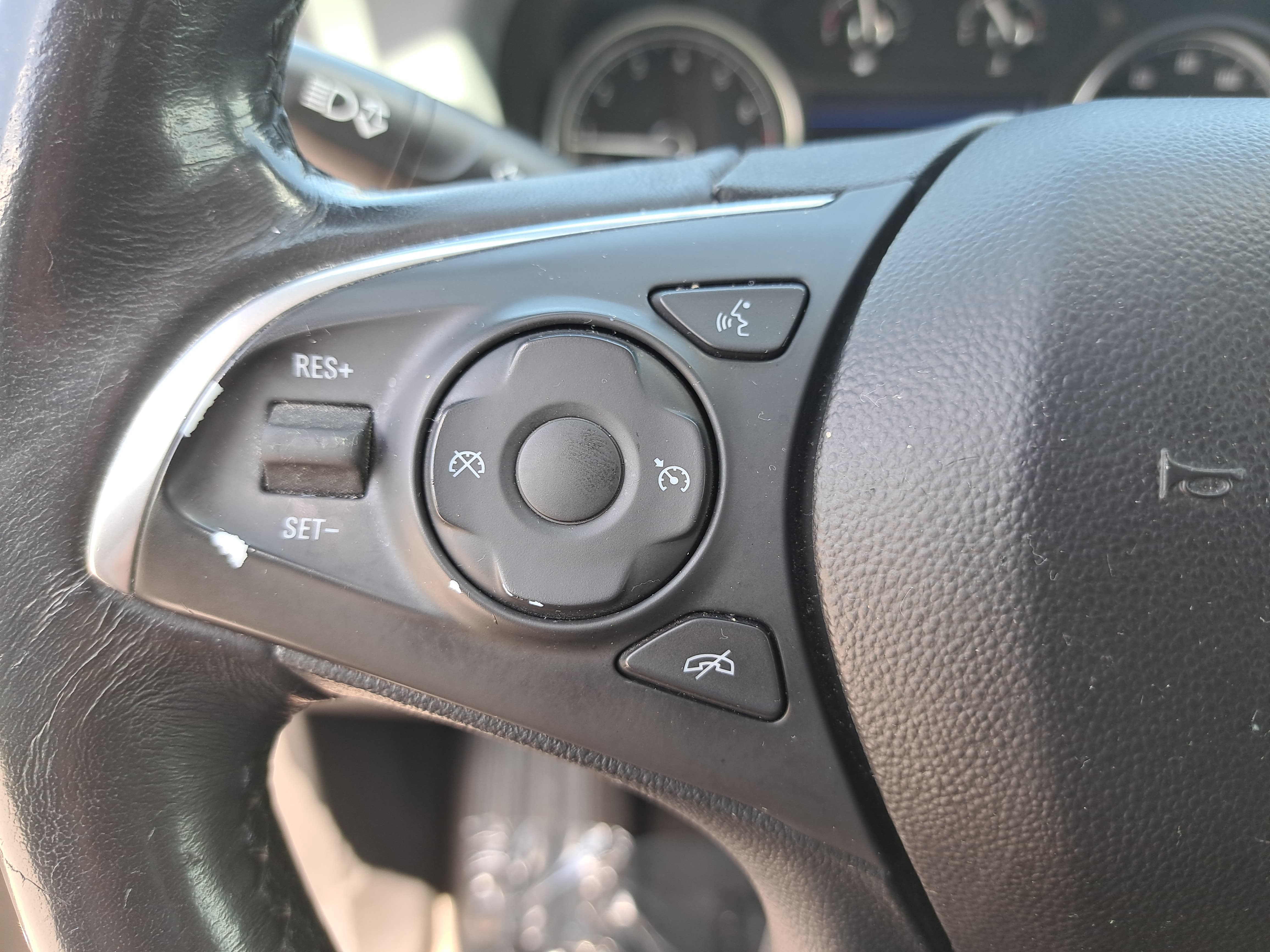 Used 2020 Buick Enclave Essence w/ Sound and Sites Package AWD/4WD image 18