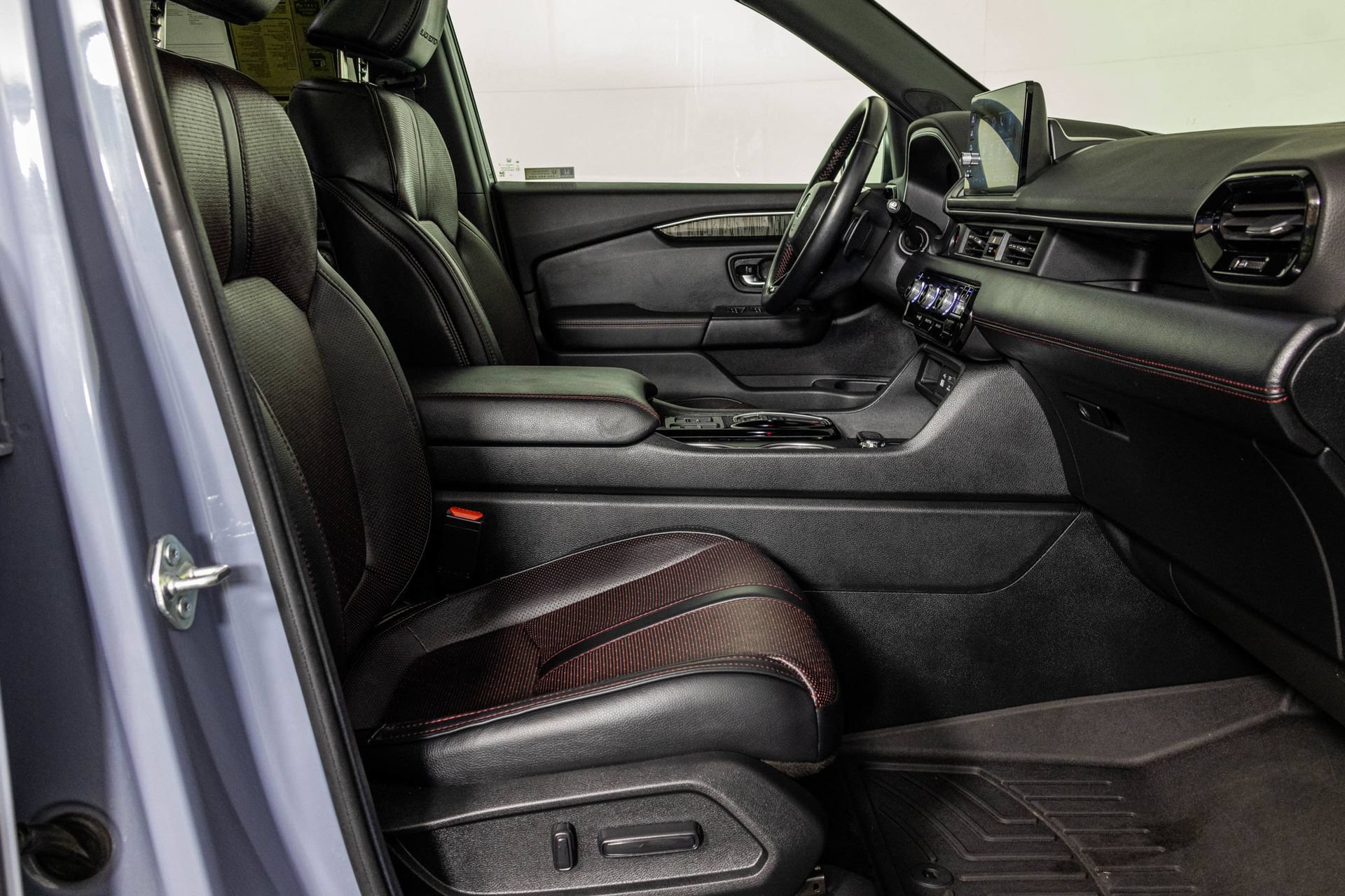 Used 2025 Honda Pilot Black Edition image 51
