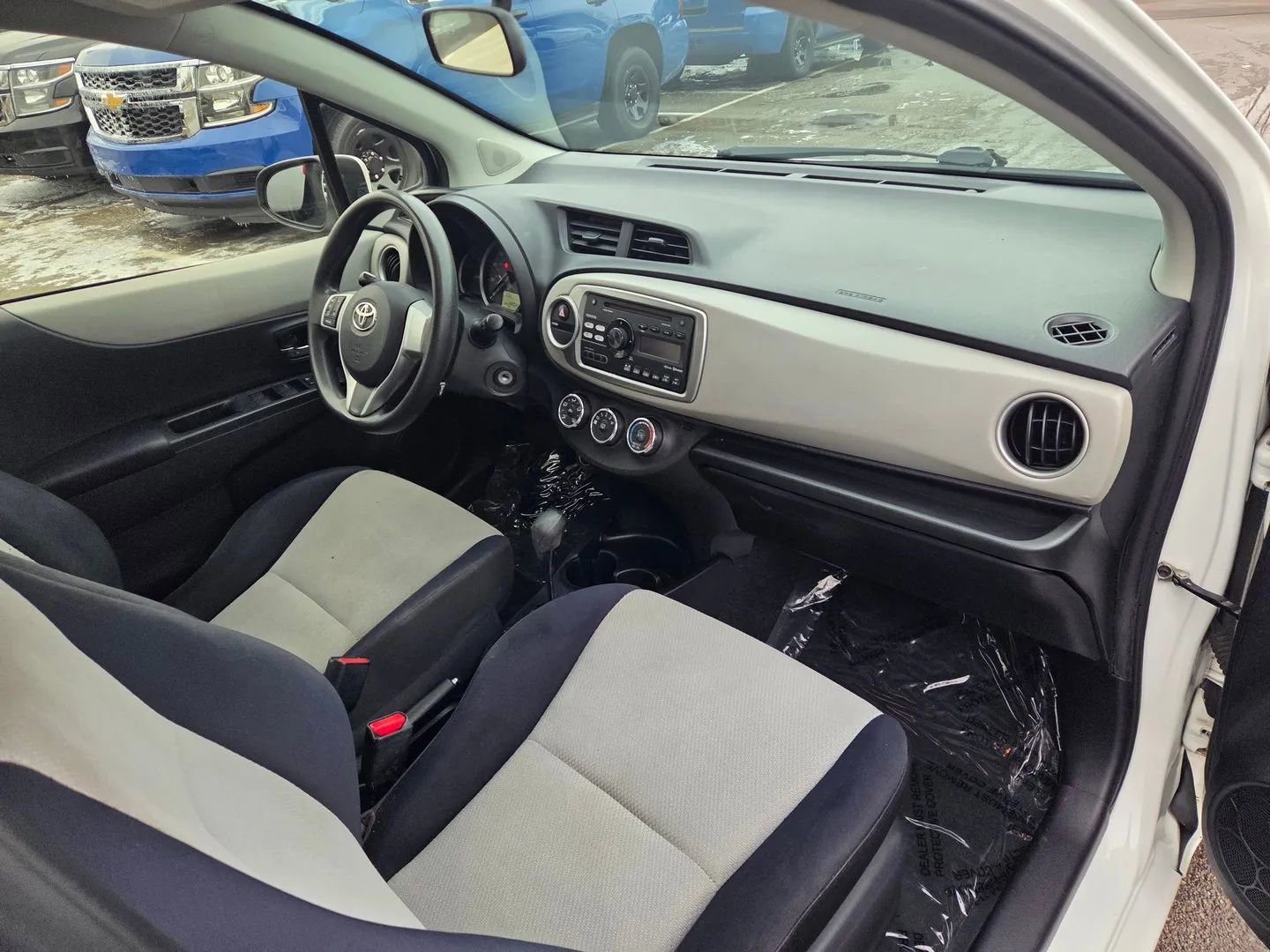 Used 2013 Toyota Yaris LE image 26