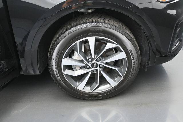 Used 2024 Audi Q5 2.0T Premium w/ Summer of Audi Package AWD/4WD image 38