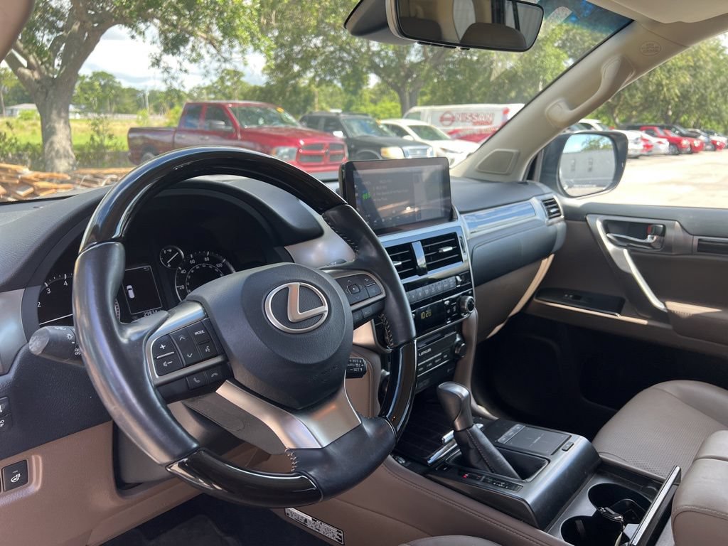 Used 2023 Lexus GX 460 Luxury w/ Sport Design Package AWD/4WD image 9