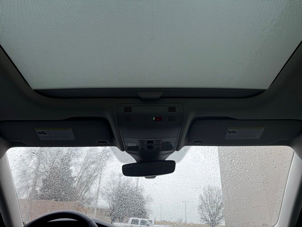 Used 2024 Volkswagen Jetta SE w/ Panoramic Sunroof Package image 19