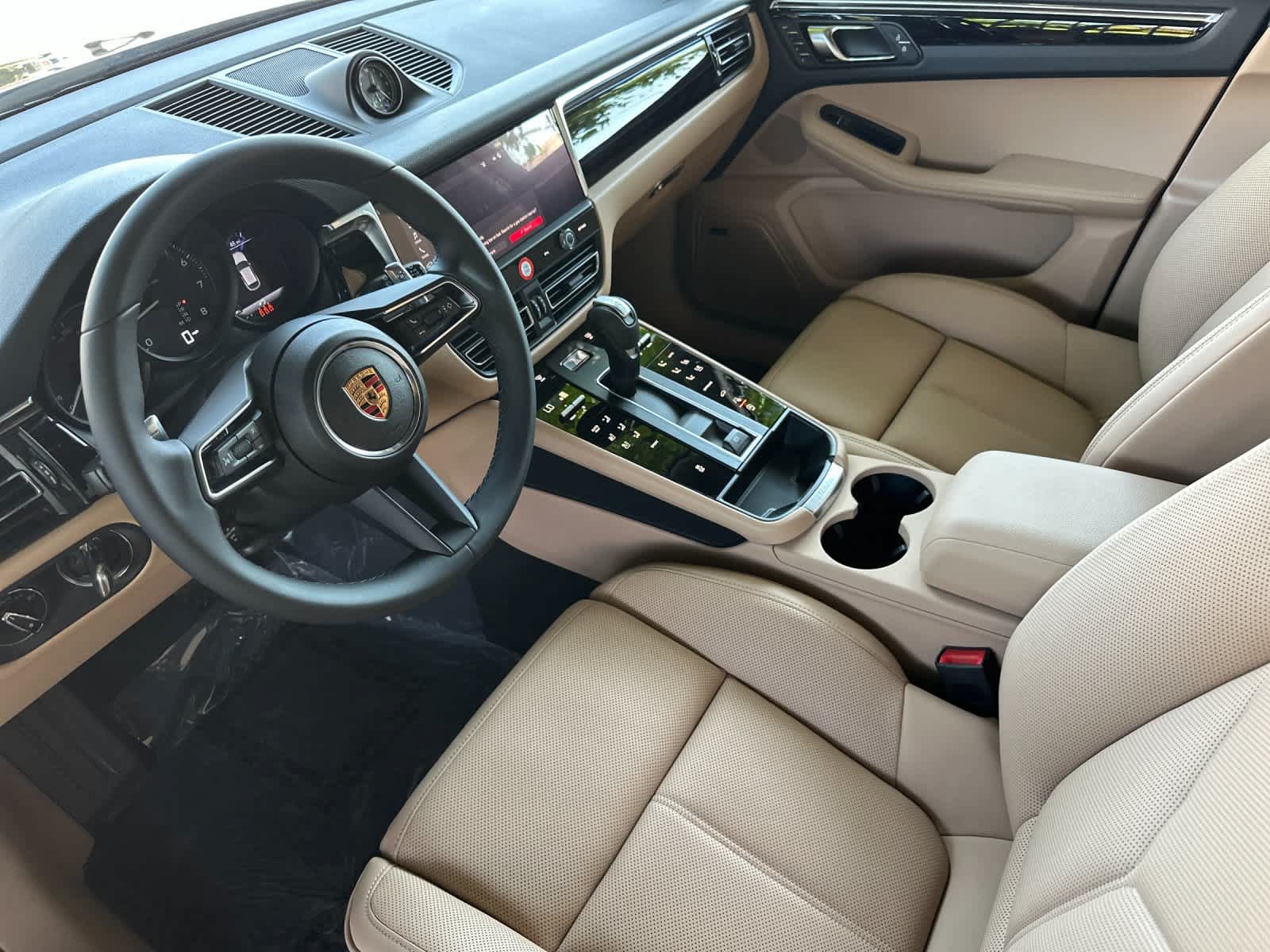 New 2026 Porsche Macan AWD/4WD image 4