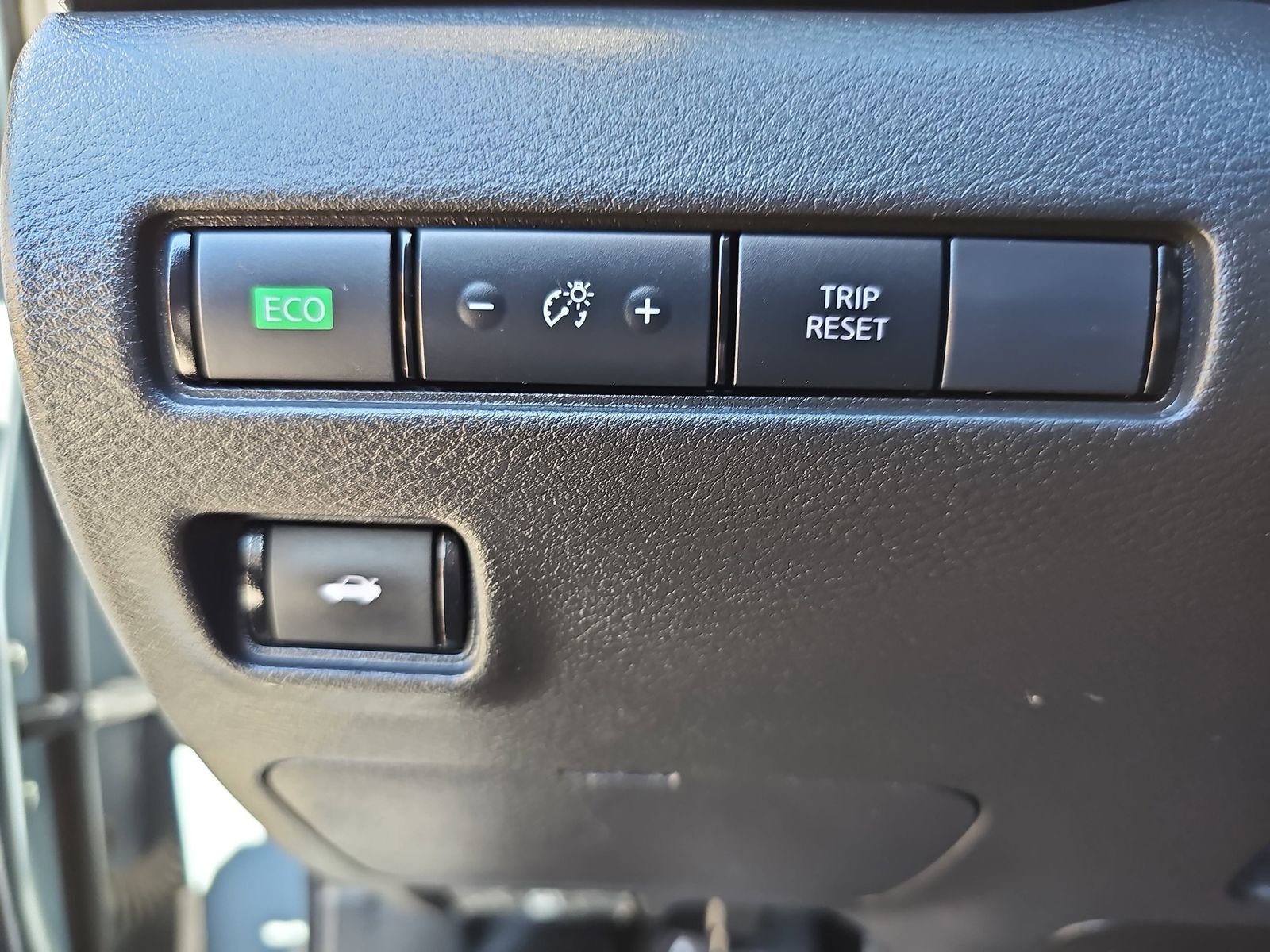 Used 2025 Nissan Sentra SV w/ SV Premium Package image 29