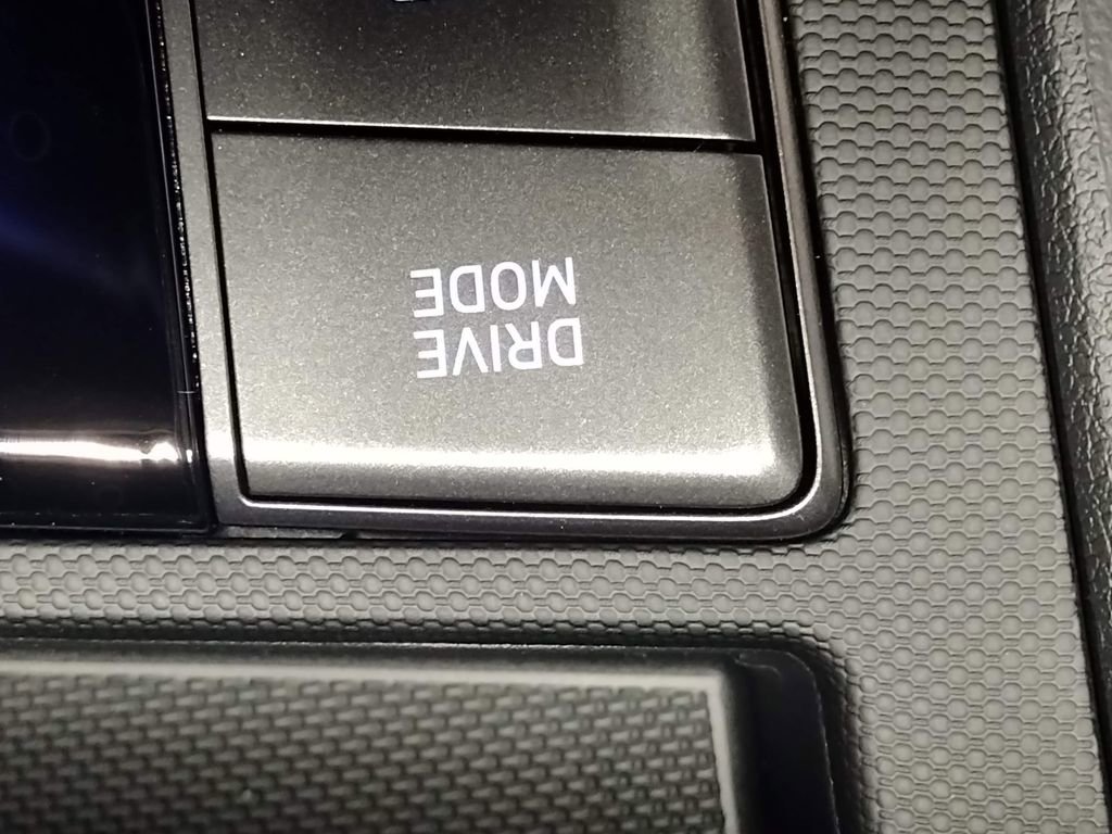 New 2025 Hyundai Elantra SEL image 24