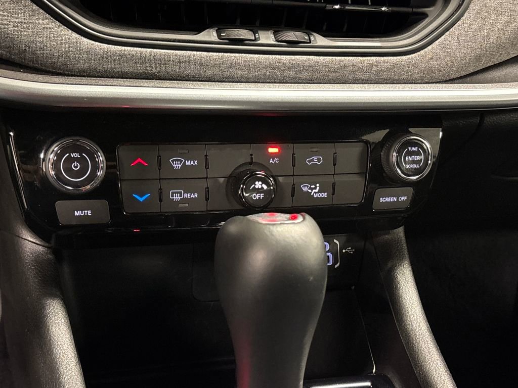 Used 2025 Jeep Compass Latitude image 38