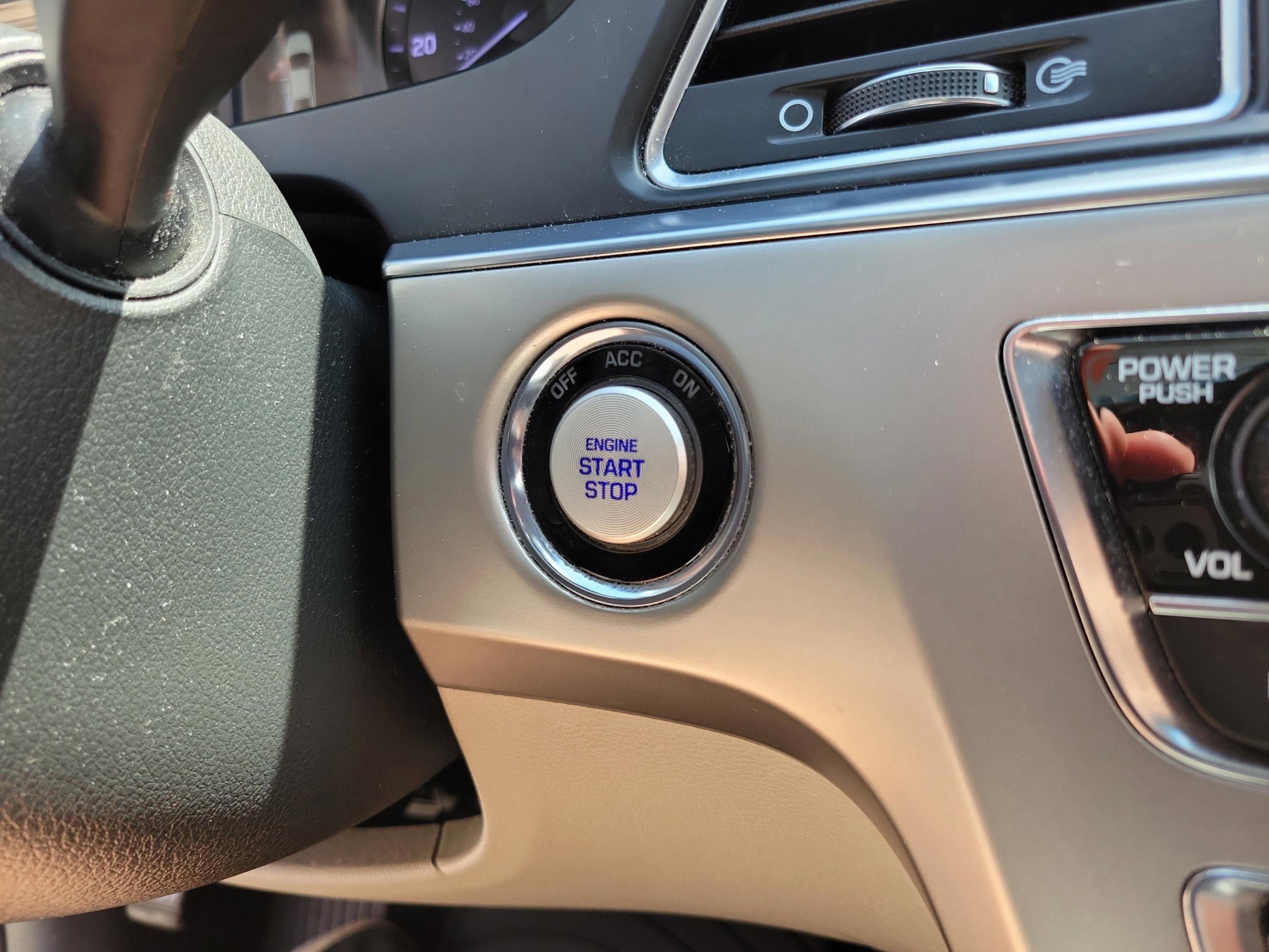 Used 2015 Hyundai Sonata Limited w/ Option Group 05 FWD image 19