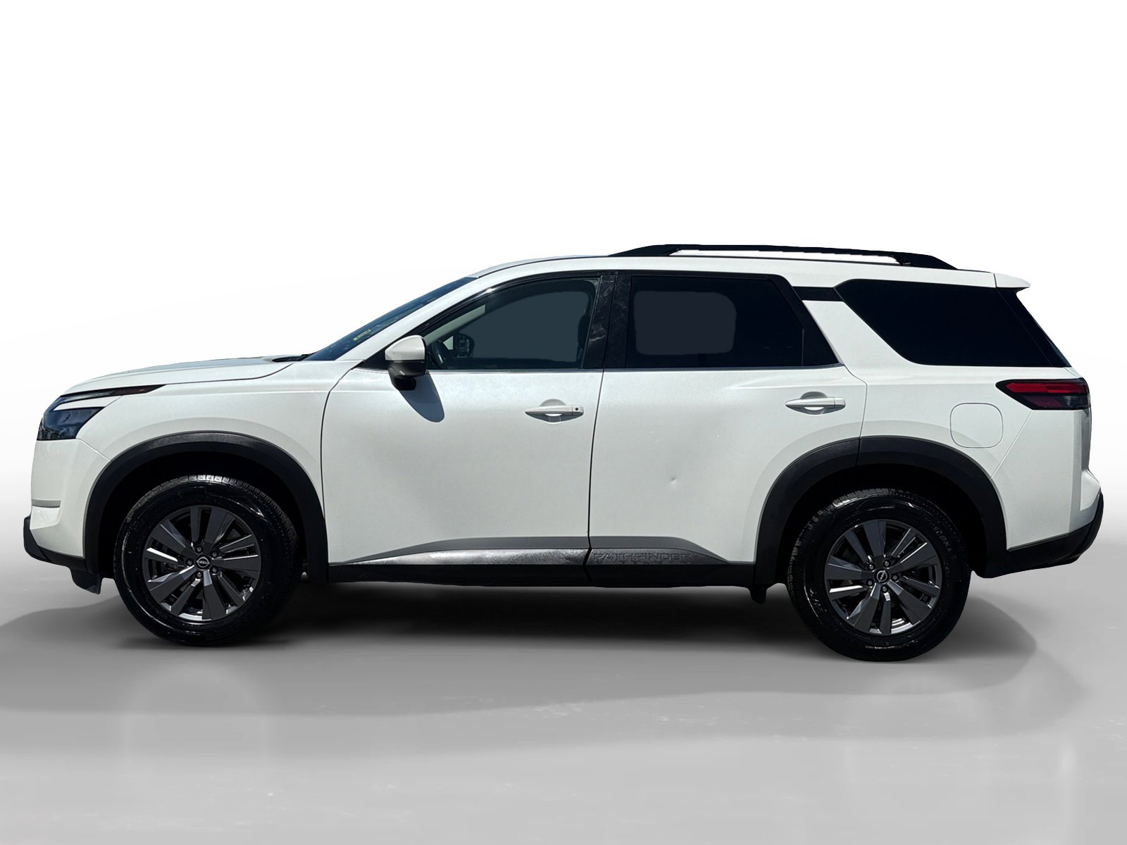 Used 2024 Nissan Pathfinder SV FWD image 2