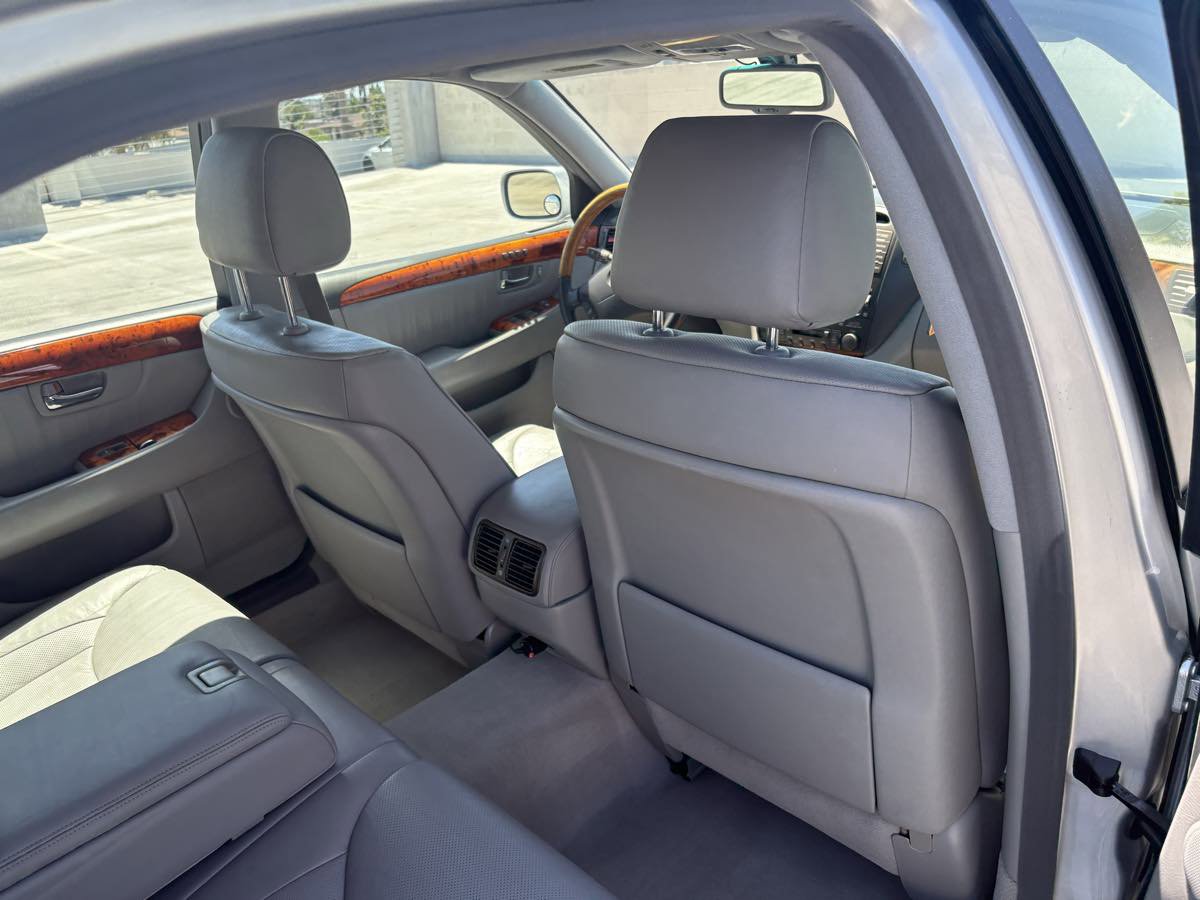 Used 2005 Lexus LS 430 RWD image 18