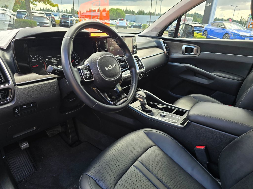 Used 2023 Kia Sorento S w/ Panoramic Sunroof Package AWD/4WD image 12