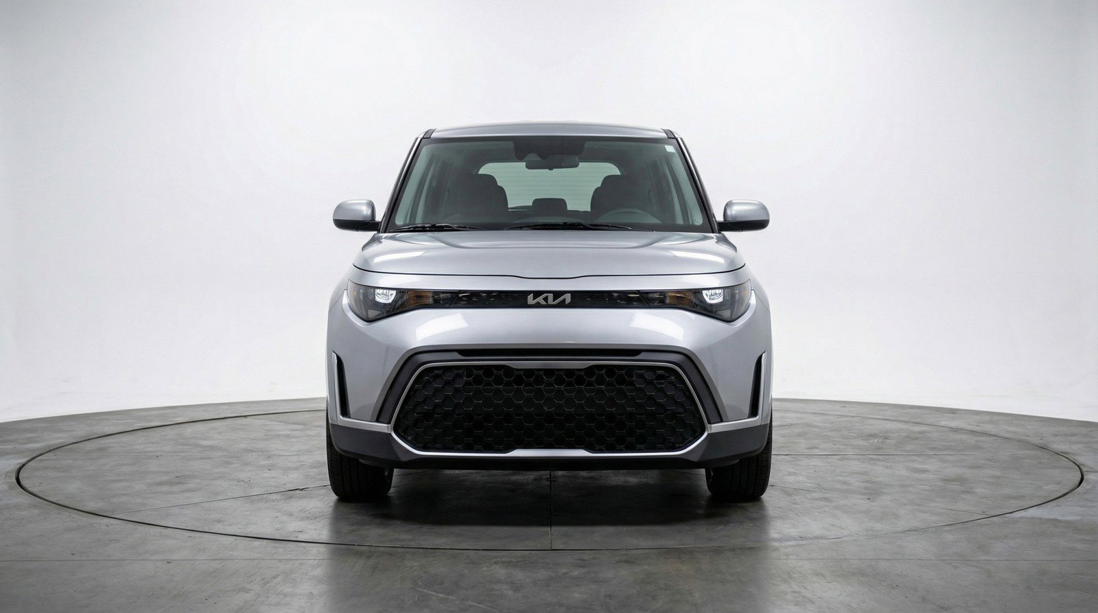 Used 2025 Kia Soul LX w/ LX Technology Package FWD image 2
