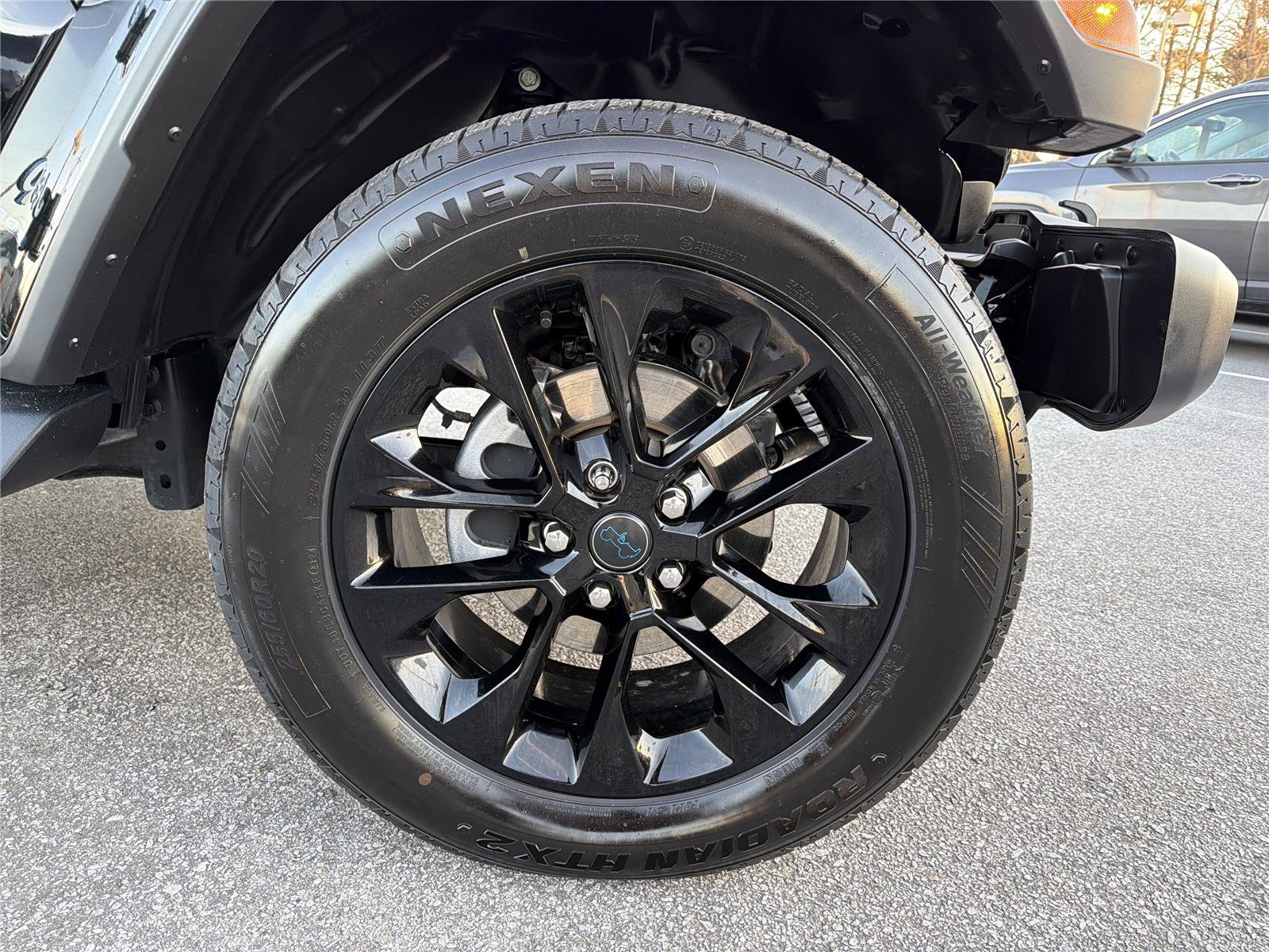 Used 2025 Jeep Wrangler Sahara image 13