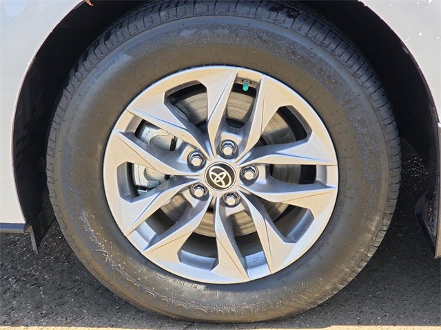 Used 2025 Toyota Sienna XLE image 9