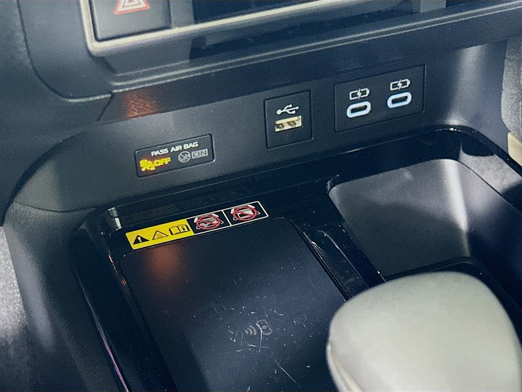 Used 2025 Toyota Camry XLE w/ Premium Package image 31