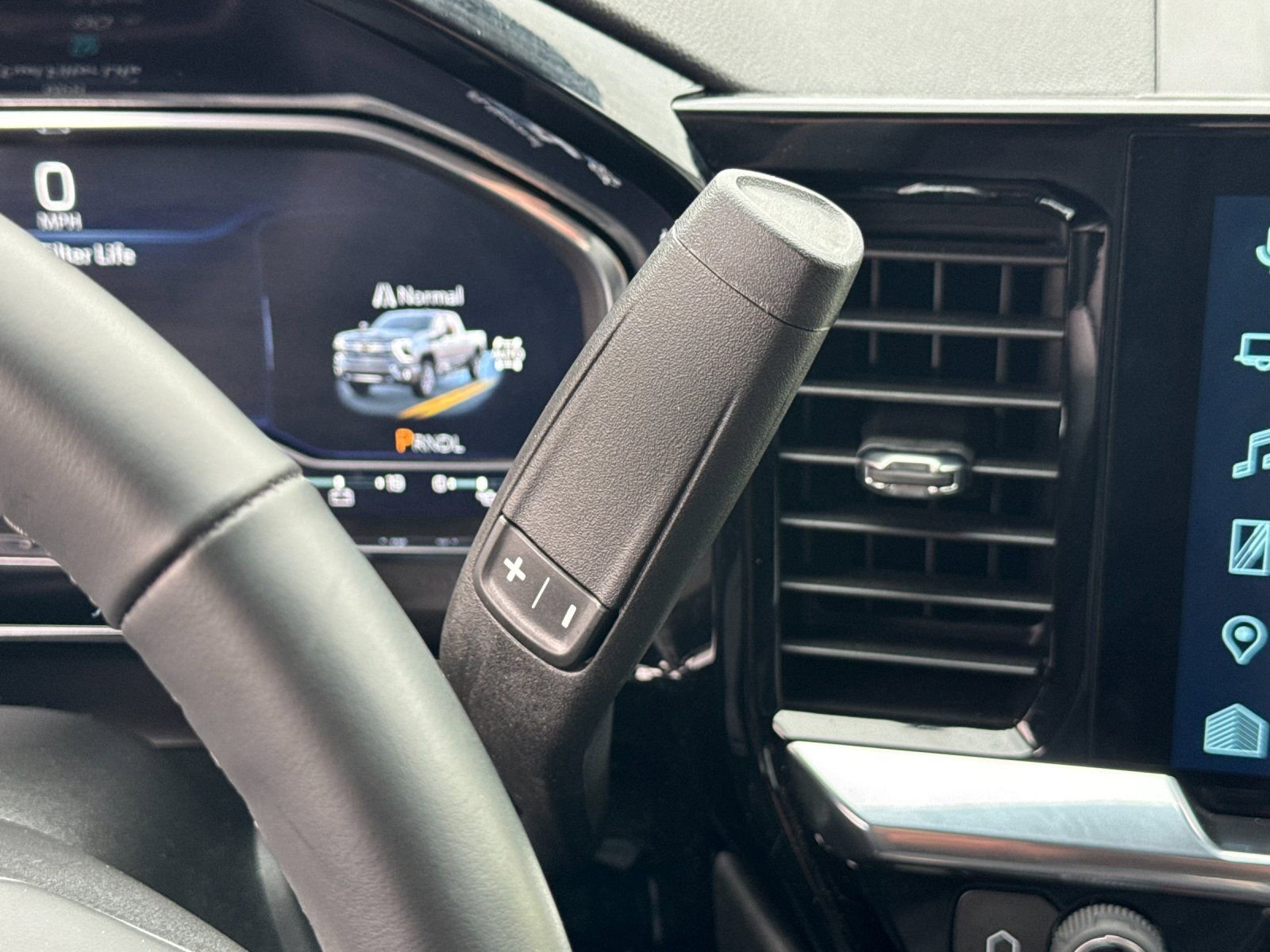 Used 2025 Chevrolet Silverado 3500 High Country w/ Technology Package image 25