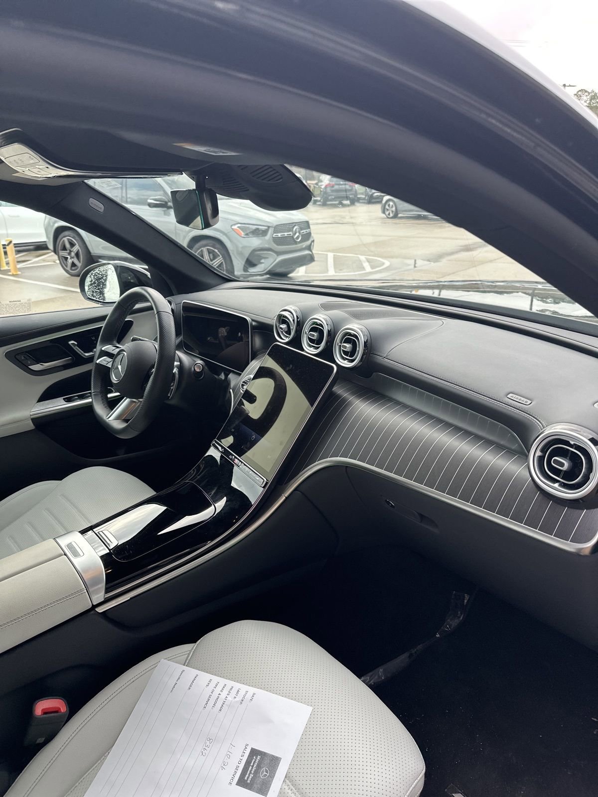 Used 2025 Mercedes-Benz GLC 300 4MATIC image 7