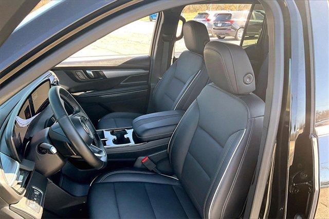 Used 2025 Buick Enclave Preferred image 21