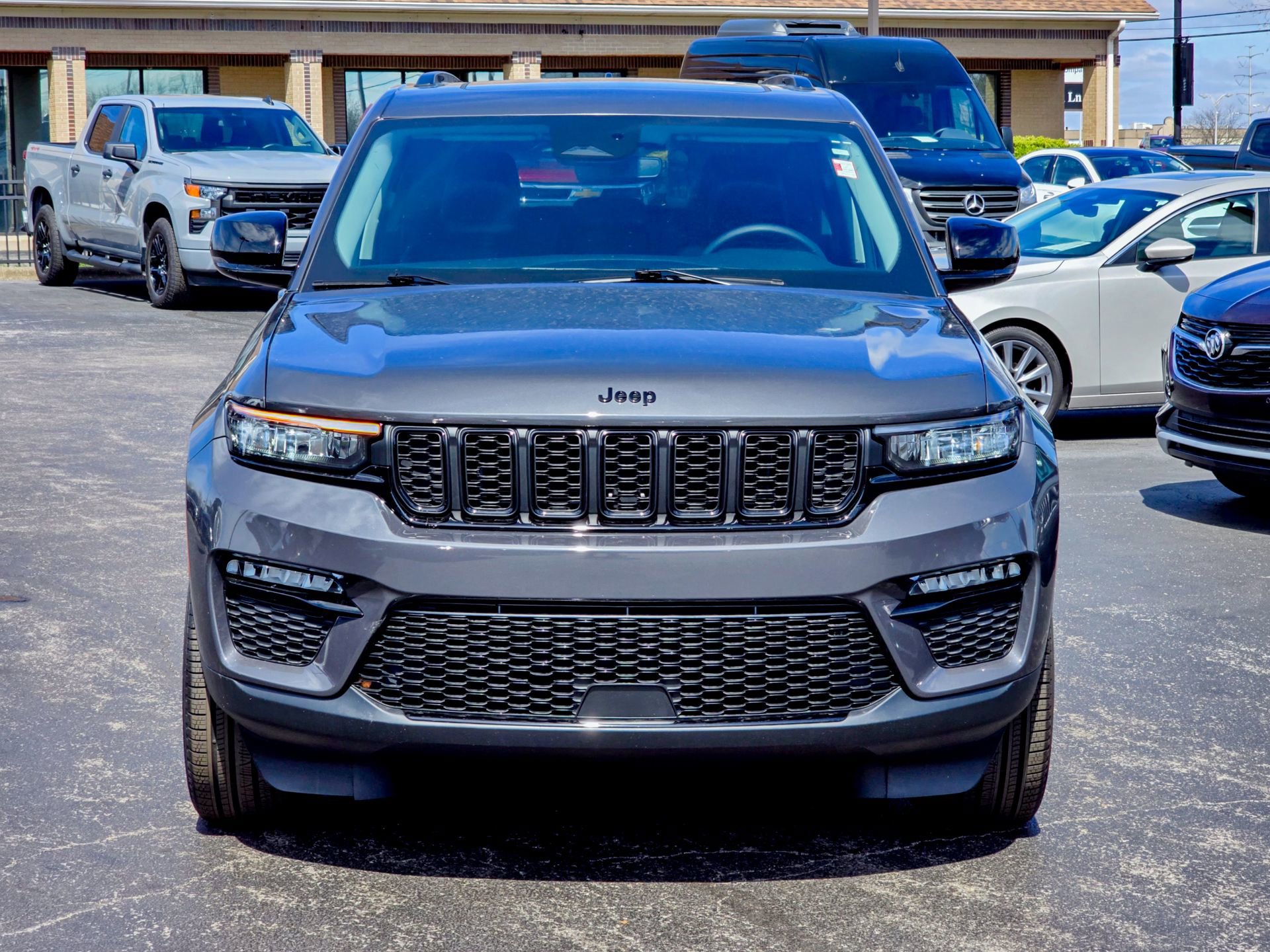 Used 2024 Jeep Grand Cherokee Limited w/ Black Appearance Package image 5
